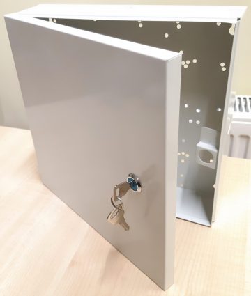 Metāla kaste ar atslēgu, 280x280x74mm, V/A, gaiši pelēka (BALTIC TELECOM)