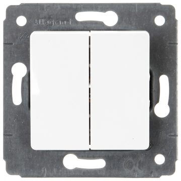DUBULTAIS PĀRSLĒDZIS LE-773605 Cariva 10 A LEGRAND