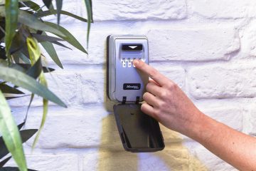 Master Lock izgaismota atslēgu kaste ar kombināciju 5425EURD