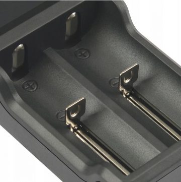 Зарядное устройство для цилиндрических аккумуляторов Li-ion / Ni-MH AA / AAA / 18650 Xtar VC2