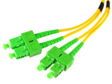 SM OPTISKĀS ŠĶIEDRAS SAVIENOJUMA AUKLA 0,5M DUPLEKSS 9/125 SC/APC-SC/APC 3MM