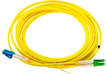 SM 1.0M OPTISKĀS ŠĶIEDRAS SAVIENOJUMA KABELIS DUPLEKSS 9/125, LC/APC-LC/UPC 3.0MM