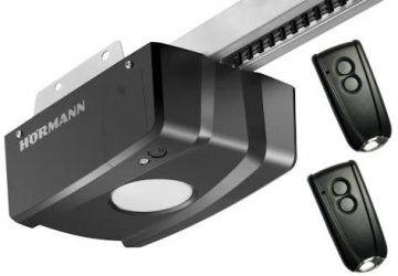 Секционные гаражные ворота Renomatic/Hormann с приводом ProLift500-2 и направляющей FS30 - рельеф M Decocolor. Размеры 2500x2250 мм.