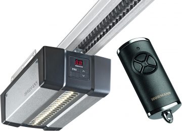 Секционные гаражные ворота Renomatic/Hormann с приводом Supramatic E и направляющей FS10-K - рельеф M Decocolor. Размеры 5000x2125 мм.