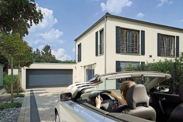 Секционные гаражные ворота Renomatic/Hormann с приводом Supramatic E и направляющей FS10-K - М-паз с поверхностью Woodgrain. Размеры 5000x2125 мм. Секционные гаражные ворота Renomatic/Hormann с приводом Supramatic E и направляющей FS10-K - М-паз с поверхностью Woodgrain. Размеры 5000x2125 мм.