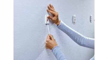 Tesa Powerstrips Click Large pašlīmējošās montāžas strēmeles, lielas, atkārtoti noņemamas, līdz 2 kg