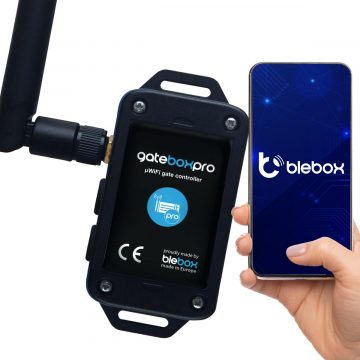 Модуль Blebox gatebox pro gate с внешней антенной. Модуль Blebox gatebox pro gate с внешней антенной.