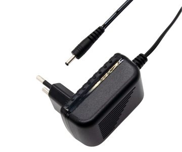 MAIŅSTRĀVAS BAROŠANAS ADAPTERIS 5V/2A/1.35/3.5/U UNITEK