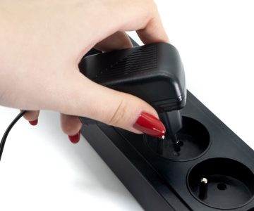 MAIŅSTRĀVAS BAROŠANAS ADAPTERIS 5V/2A/1.35/3.5/U UNITEK