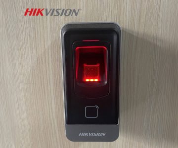 PIRKSTU NOSPIEDUMU LASĪTĀJS + RFID DS-K1201AMF Hikvision