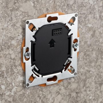 ENGO Controls E55-B - Temperatūras regulators 55x55 rāmim, 230V, melns, internets, Wi-Fi ENGO Controls E55-B - Temperatūras regulators 55x55 rāmim, 230V, melns, internets, Wi-Fi