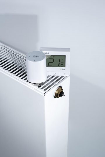 ENGO Controls viedās apkures komplekts, balts (E25-BATW + ETRV-M30 + EPlug WiFi)