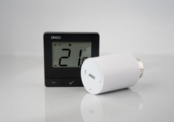 ENGO Controls viedās apkures komplekts, melns (E25-BATB + ETRV-M30 + EPlug WiFi)