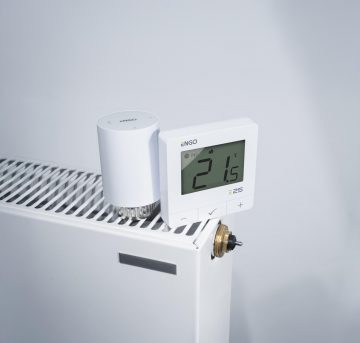 ENGO Controls viedās apkures komplekts Biely (E25-BATW-4 + ETRV-M30)